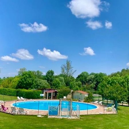 Camping Familial Paisible Avec Piscine, Mobil Home , Chalet, Studio & Emplacement Nue Casties-Labrande Екстериор снимка