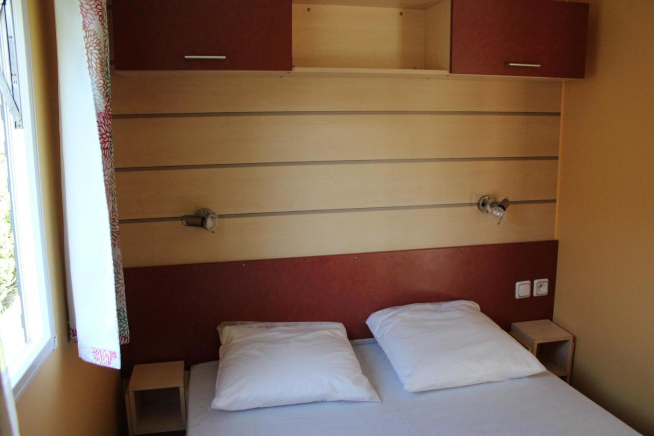 Camping Familial Paisible Avec Piscine, Mobil Home , Chalet, Studio & Emplacement Nue Casties-Labrande Екстериор снимка