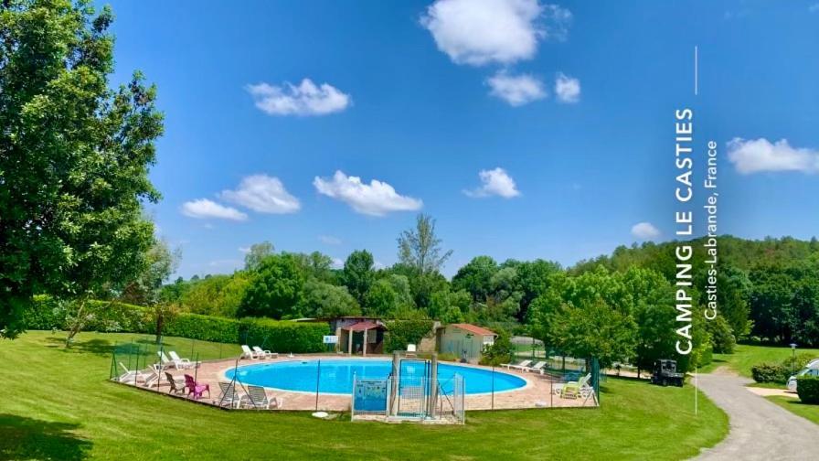 Camping Familial Paisible Avec Piscine, Mobil Home , Chalet, Studio & Emplacement Nue Casties-Labrande Екстериор снимка