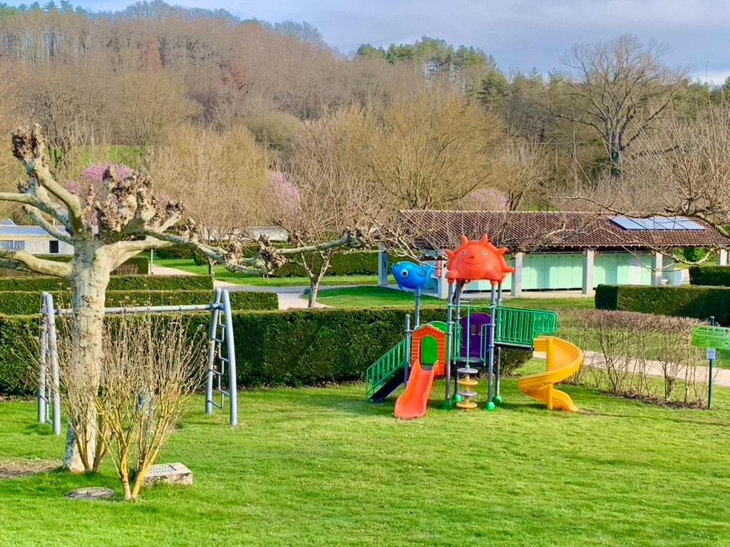 Camping Familial Paisible Avec Piscine, Mobil Home , Chalet, Studio & Emplacement Nue Casties-Labrande Екстериор снимка