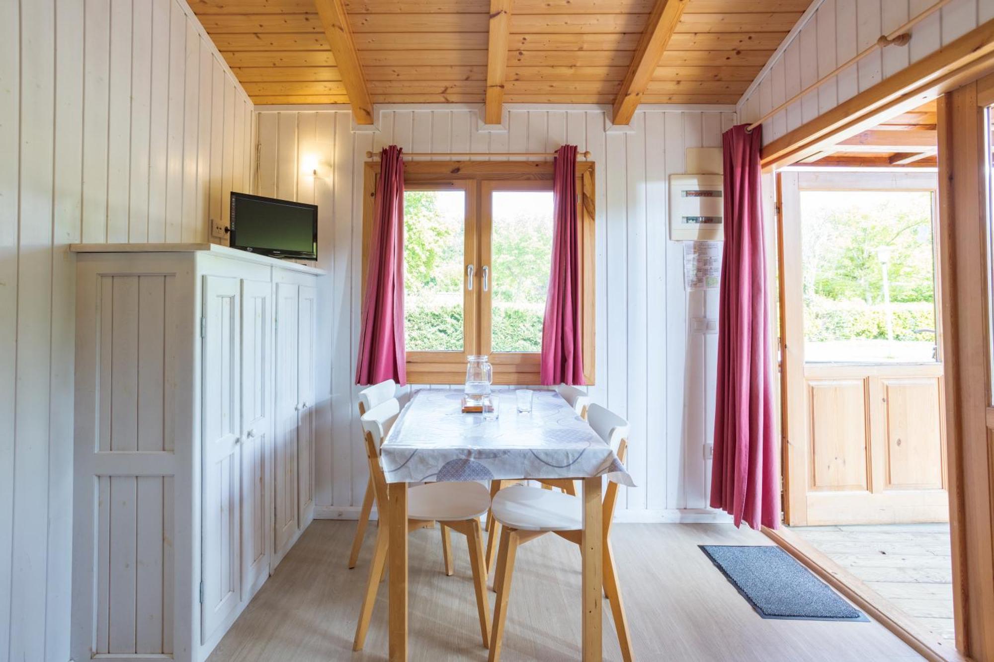 Camping Familial Paisible Avec Piscine, Mobil Home , Chalet, Studio & Emplacement Nue Casties-Labrande Екстериор снимка