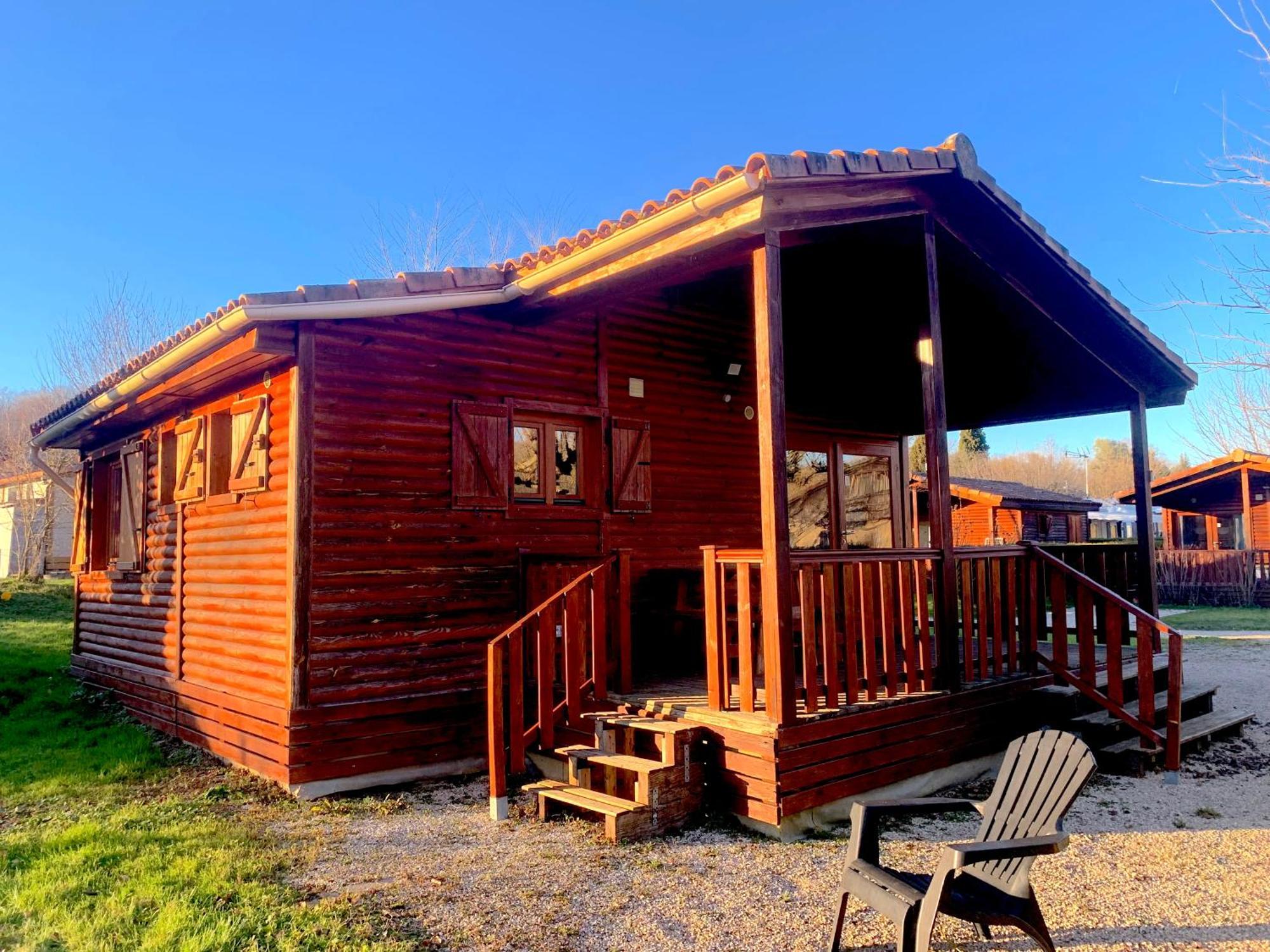 Camping Familial Paisible Avec Piscine, Mobil Home , Chalet, Studio & Emplacement Nue Casties-Labrande Екстериор снимка