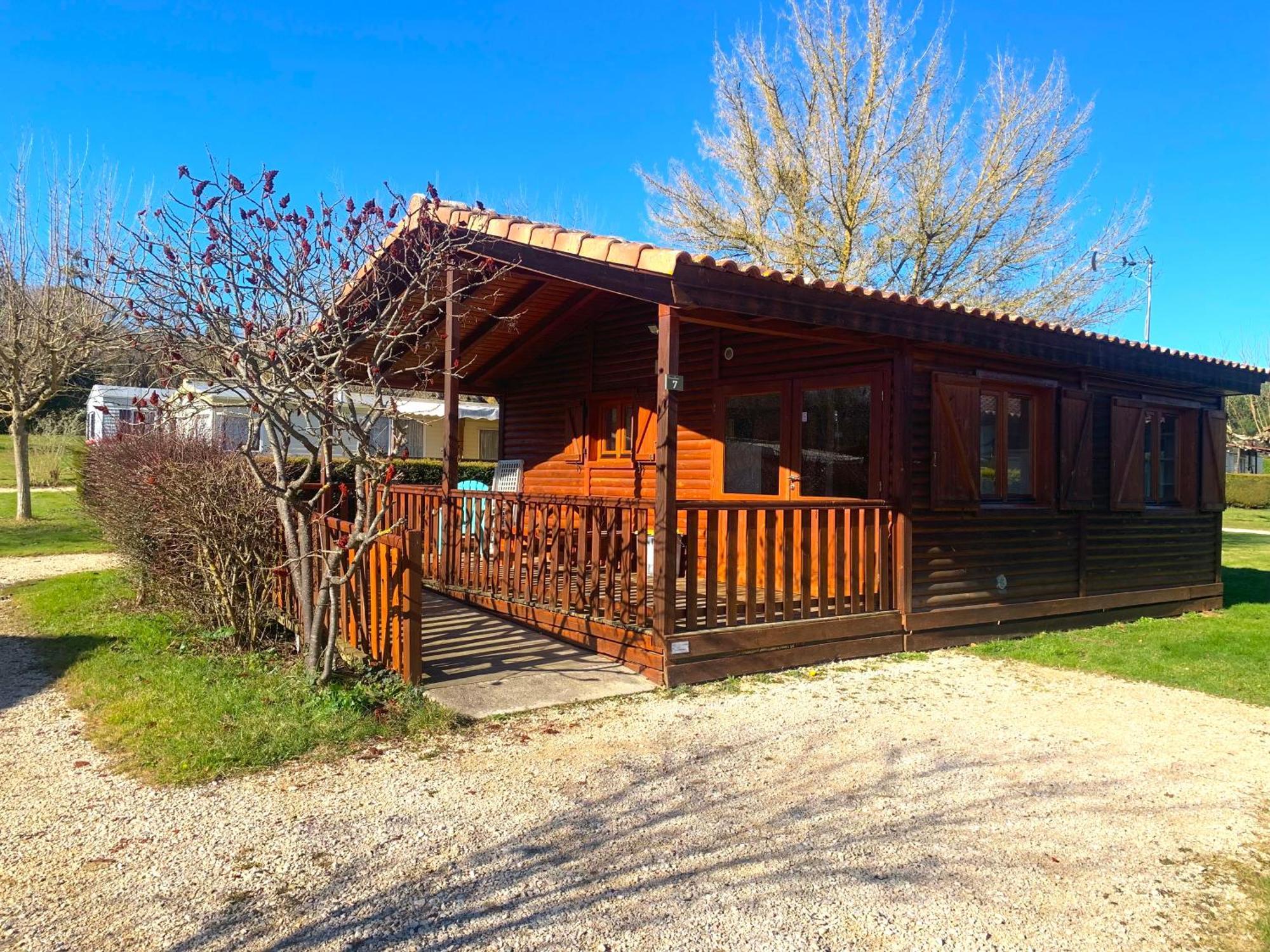 Camping Familial Paisible Avec Piscine, Mobil Home , Chalet, Studio & Emplacement Nue Casties-Labrande Екстериор снимка