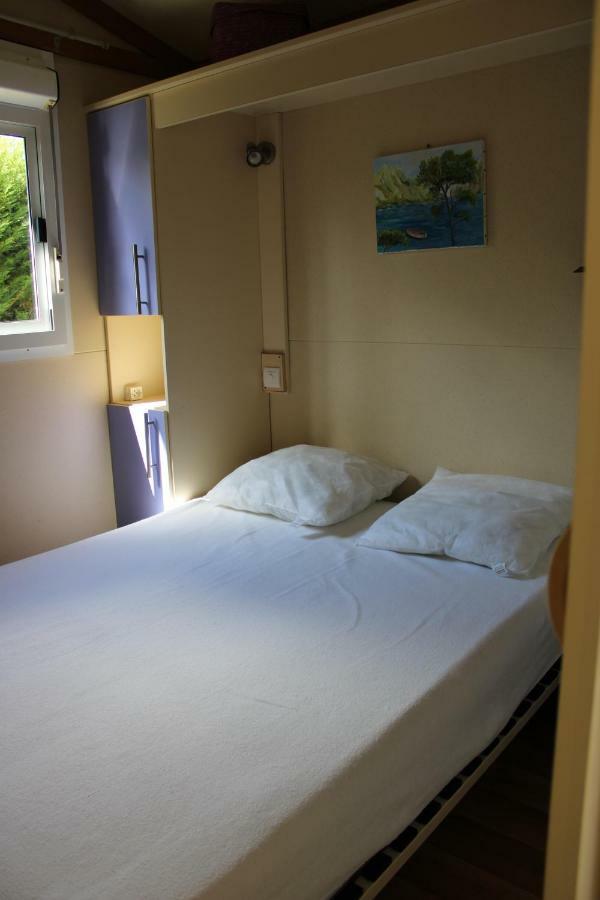 Camping Familial Paisible Avec Piscine, Mobil Home , Chalet, Studio & Emplacement Nue Casties-Labrande Екстериор снимка