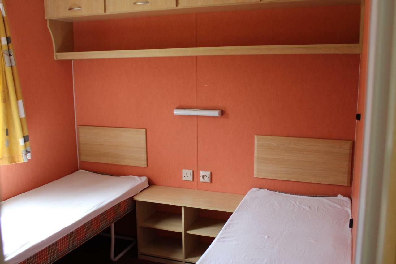 Camping Familial Paisible Avec Piscine, Mobil Home , Chalet, Studio & Emplacement Nue Casties-Labrande Екстериор снимка