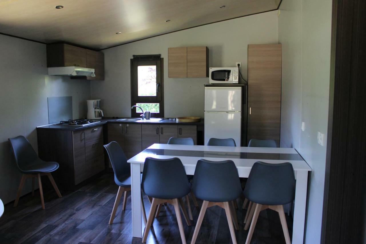Camping Familial Paisible Avec Piscine, Mobil Home , Chalet, Studio & Emplacement Nue Casties-Labrande Екстериор снимка